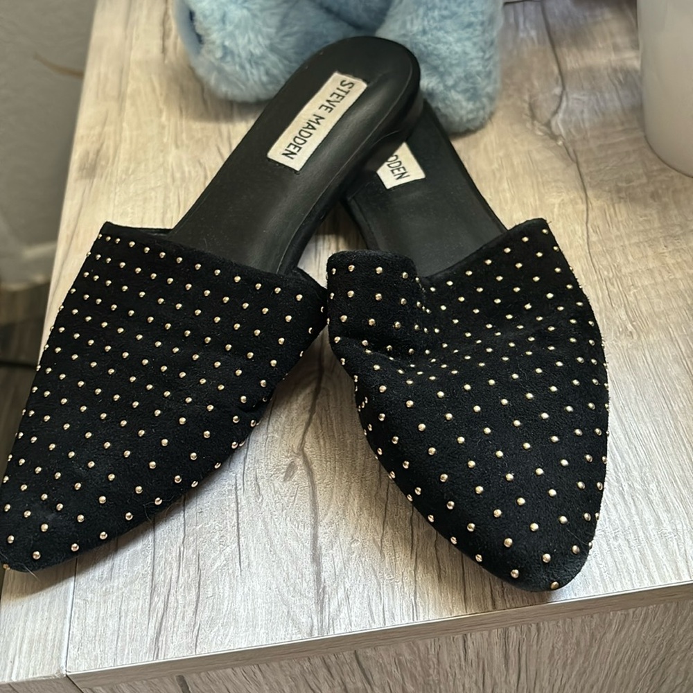 Steve Madden studied mules